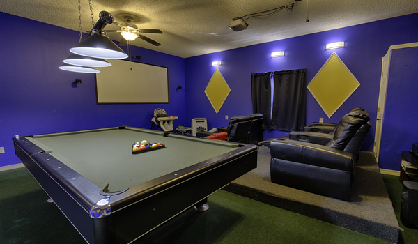 Amazing game-room/Theater